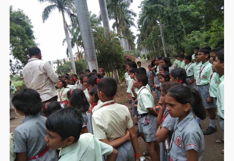 Grade V students to Arabhavi Horticulture College