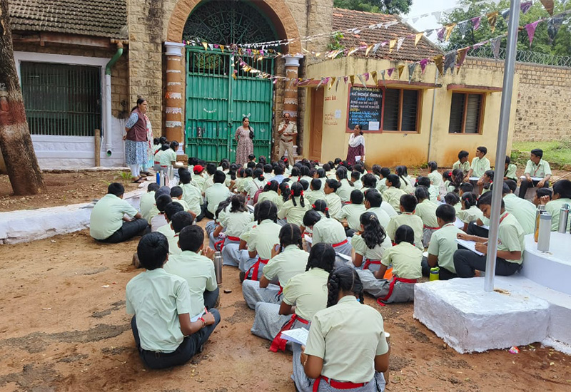 Grade 6 students to a sub-jail