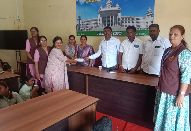 Grade 8 students to the Gram Panchayat Office in Mamadapur