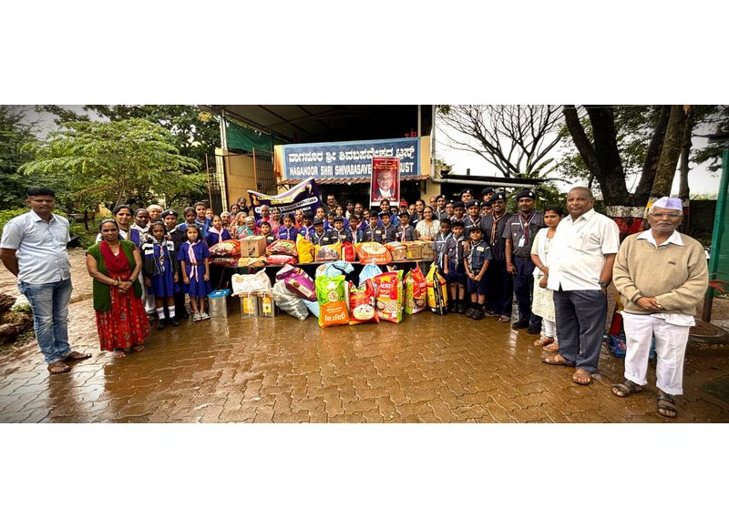 Visit to an Old Age Home by KLE Mahadevappanna Munavalli School