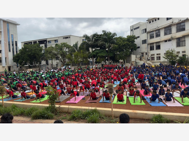 🎉🌍 World Yoga Day & Music Day Celebration at KLE Mahadevappanna Munavalli School, Gokak 🎶🧘‍♀️